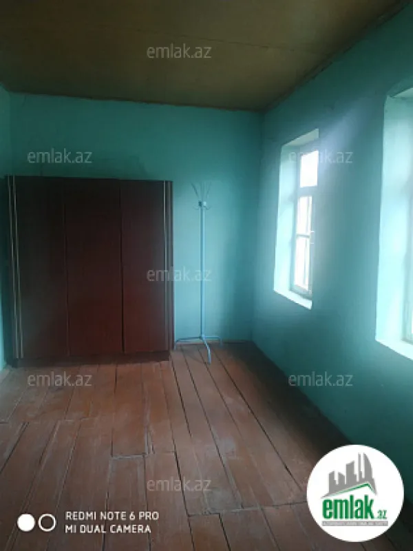 Satılır 5 otaqlı köhnə tikili 800 m²