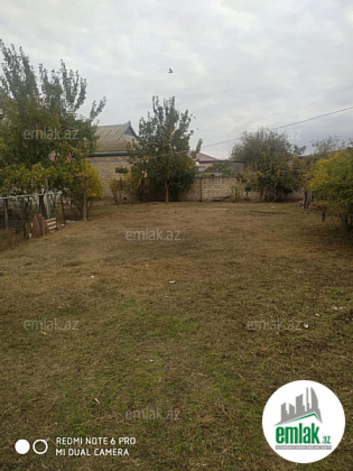 Satılır 5 otaqlı köhnə tikili 800 m²