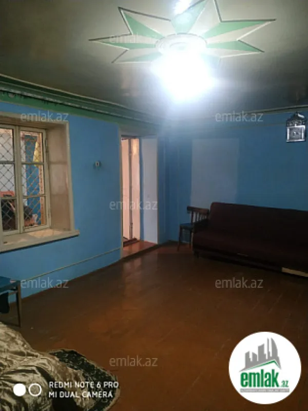 Satılır 5 otaqlı köhnə tikili 800 m²