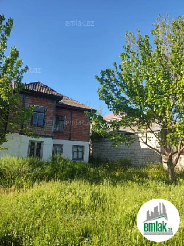 Satılır 5 otaqlı köhnə tikili 800 m²