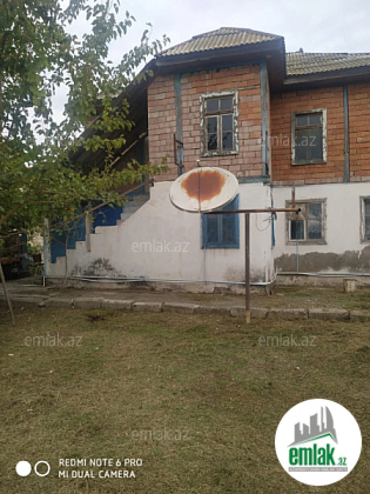 Satılır 5 otaqlı köhnə tikili 800 m²