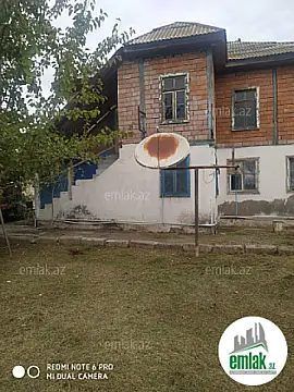 Satılır 5 otaqlı köhnə tikili 800 m²