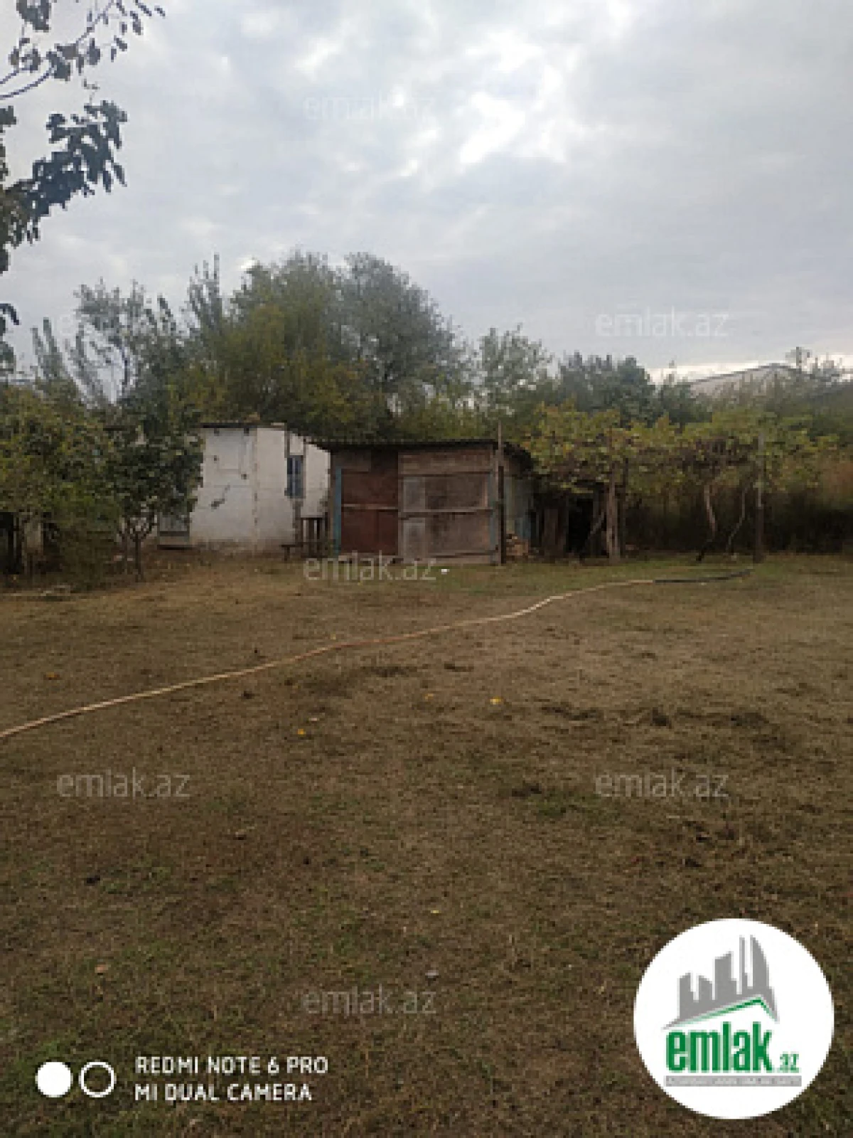 Satılır 5 otaqlı köhnə tikili 800 m²