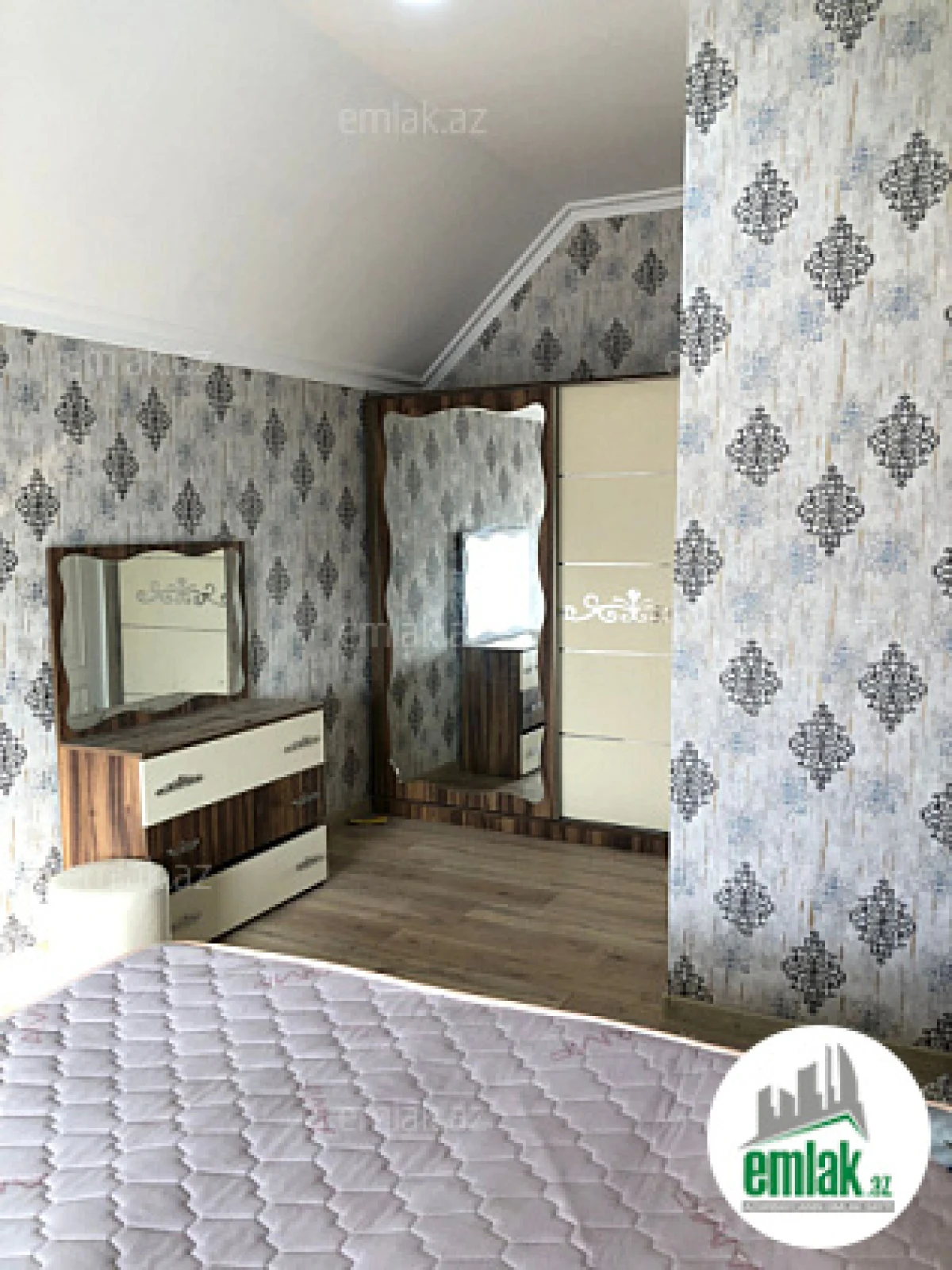 Satılır 6 otaqlı həyət evi 220 m²