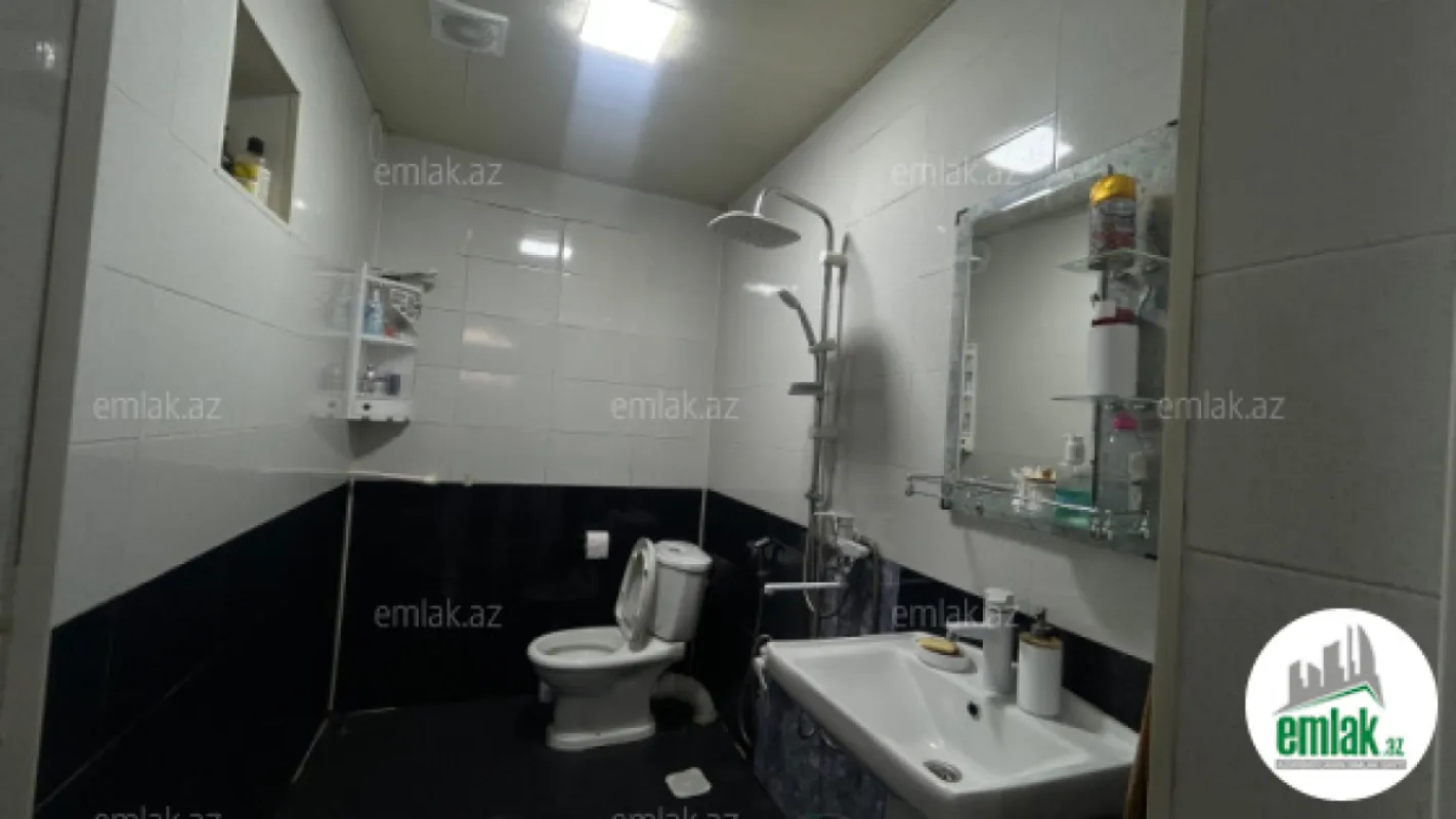 Satılır 3 otaqlı köhnə tikili 110 m²