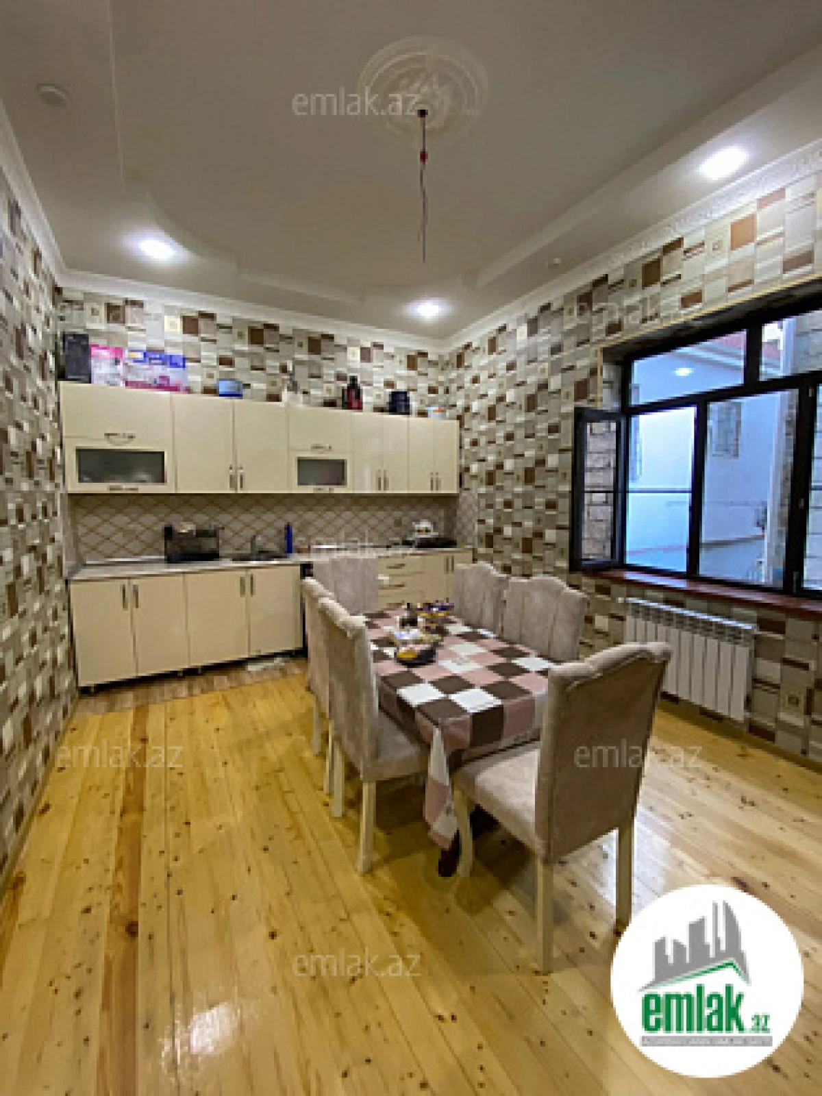 Satılır 6 otaqlı həyət evi 250 m²