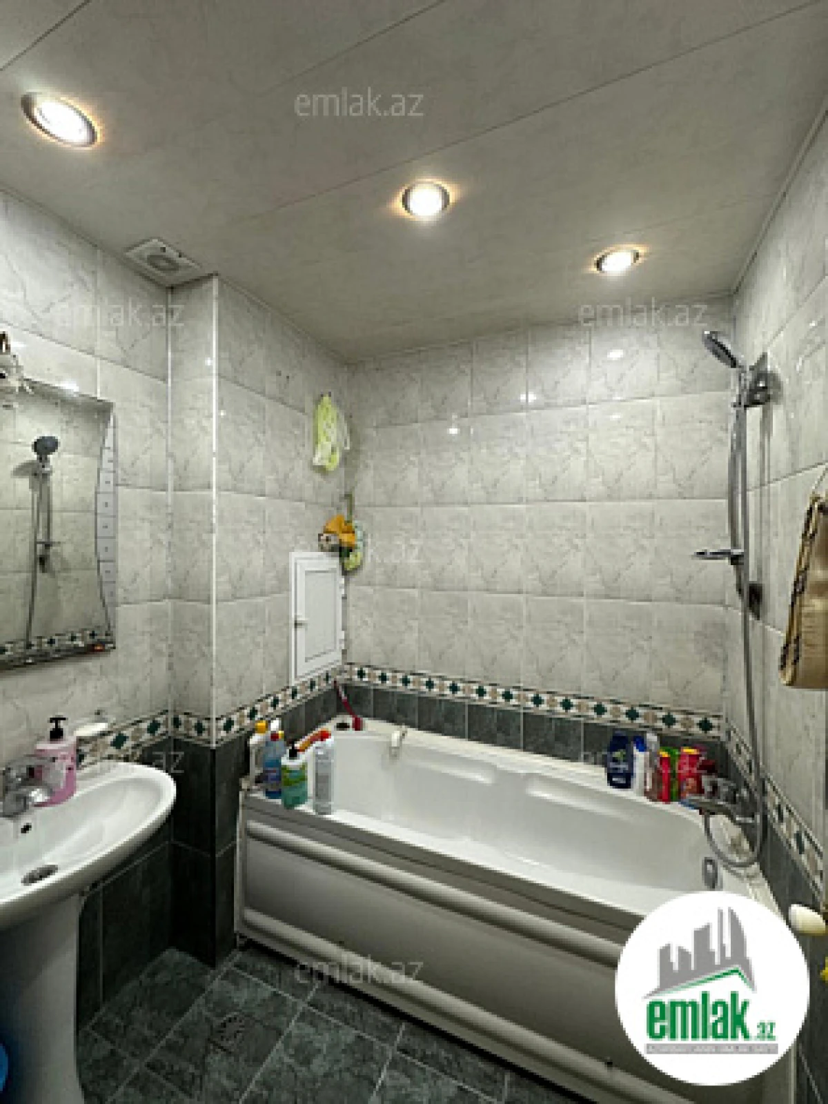 Satılır 3 otaqlı yeni tikili 77 m²