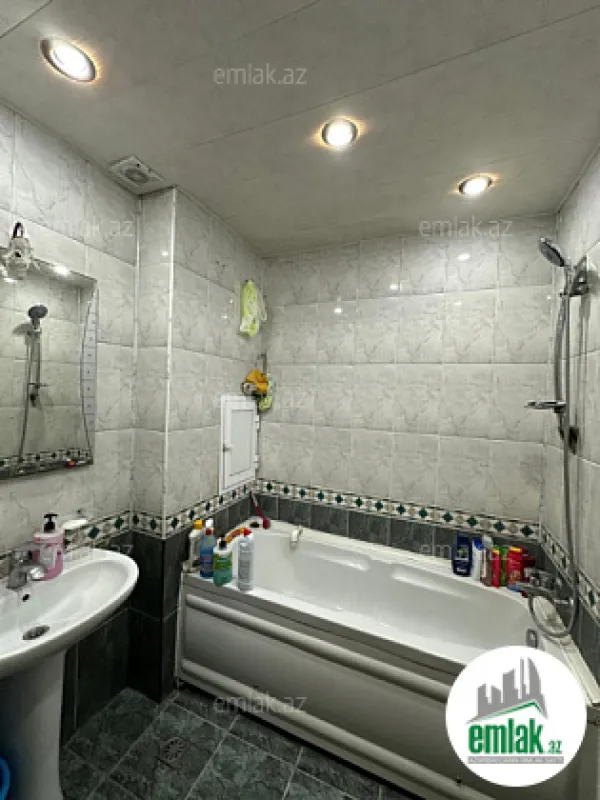 Satılır 3 otaqlı yeni tikili 80 m²