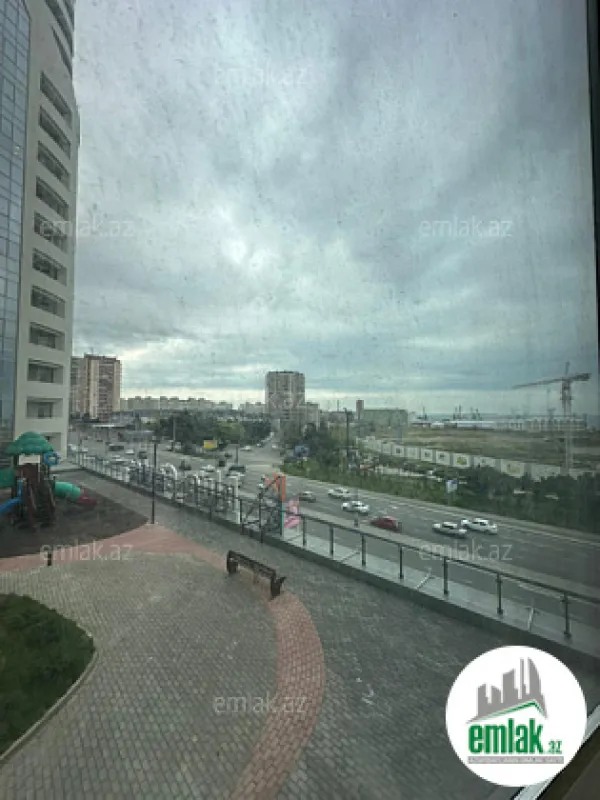 Satılır 4 otaqlı yeni tikili 200 m²