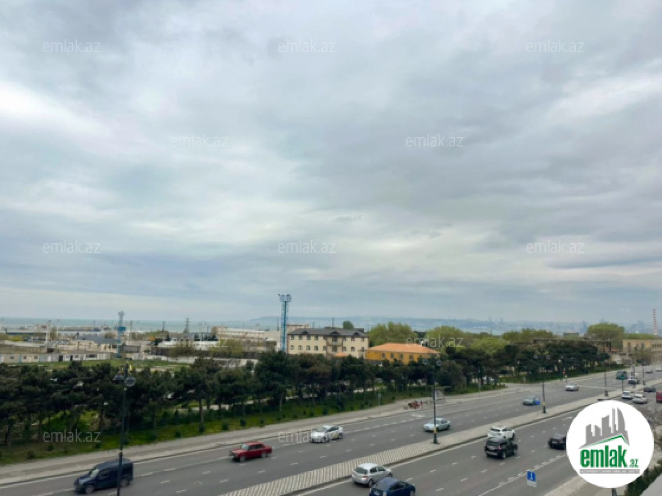 Satılır 4 otaqlı yeni tikili 200 m²