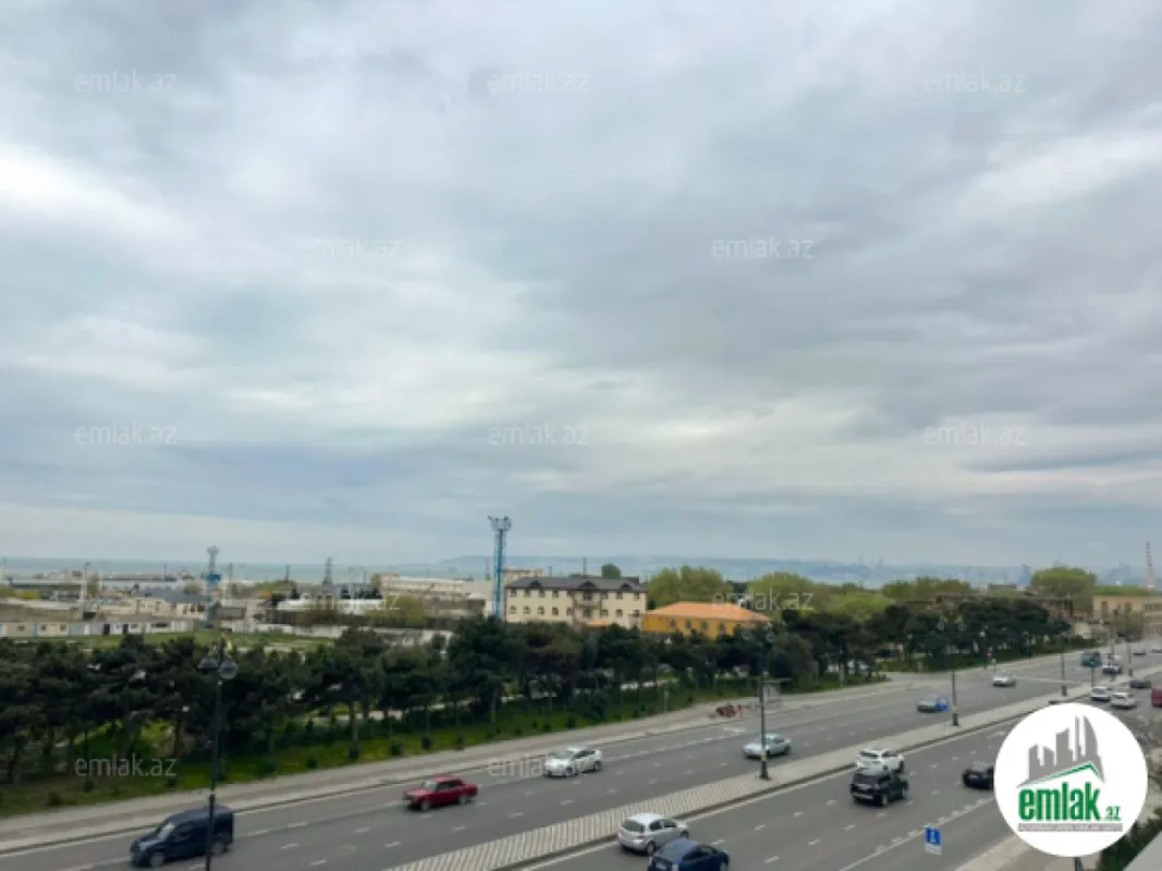 Satılır 4 otaqlı yeni tikili 200 m²