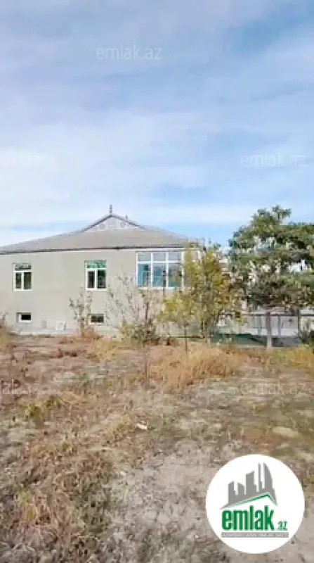 Satılır 8 otaqlı həyət evi 288 m²