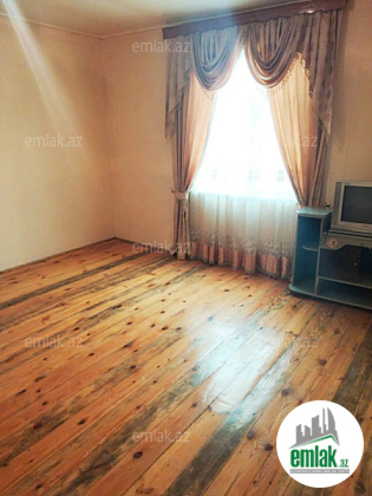 Satılır 8 otaqlı həyət evi 288 m²