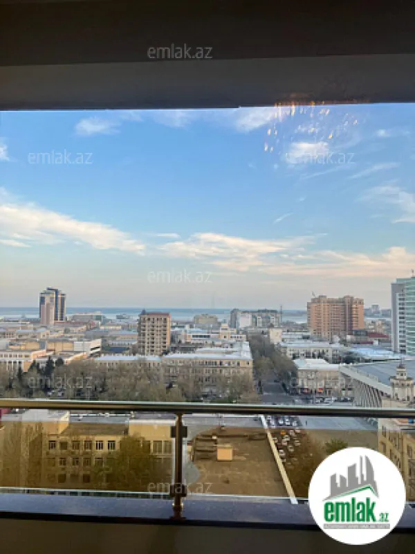 Satılır 4 otaqlı yeni tikili 220 m²