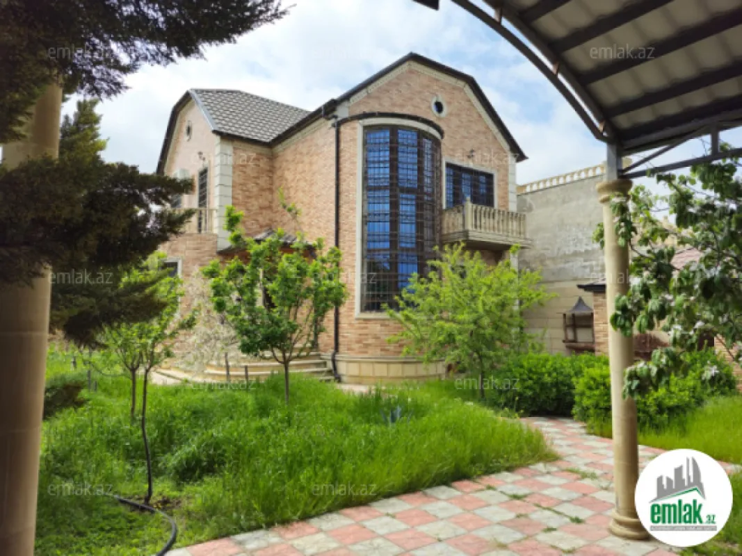 Satılır 5 otaqlı həyət evi 200 m²