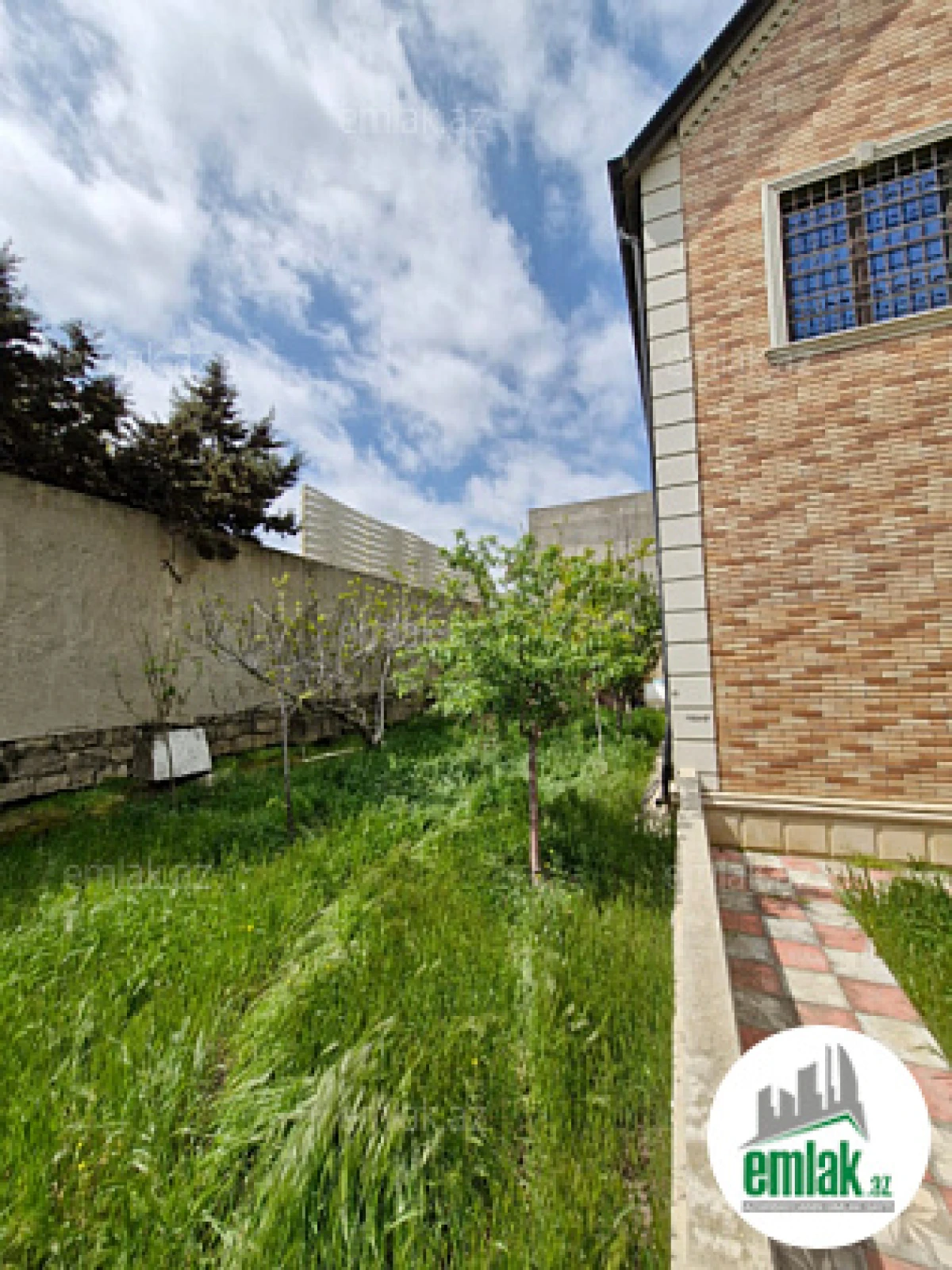 Satılır 5 otaqlı həyət evi 200 m²