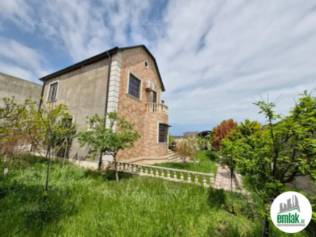 Satılır 5 otaqlı həyət evi 200 m²