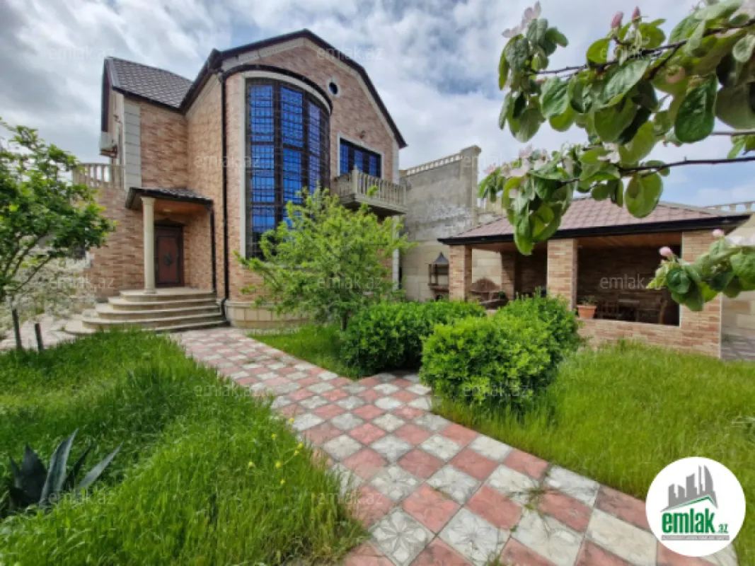 Satılır 5 otaqlı həyət evi 200 m²