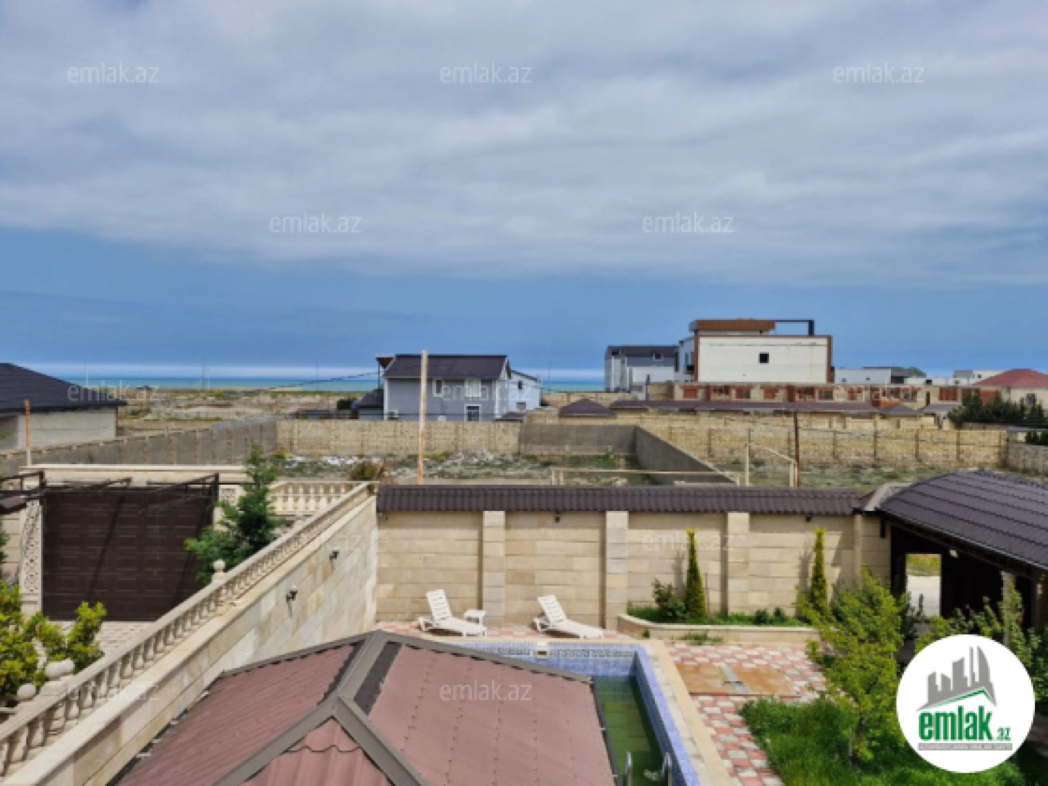 Satılır 5 otaqlı həyət evi 200 m²
