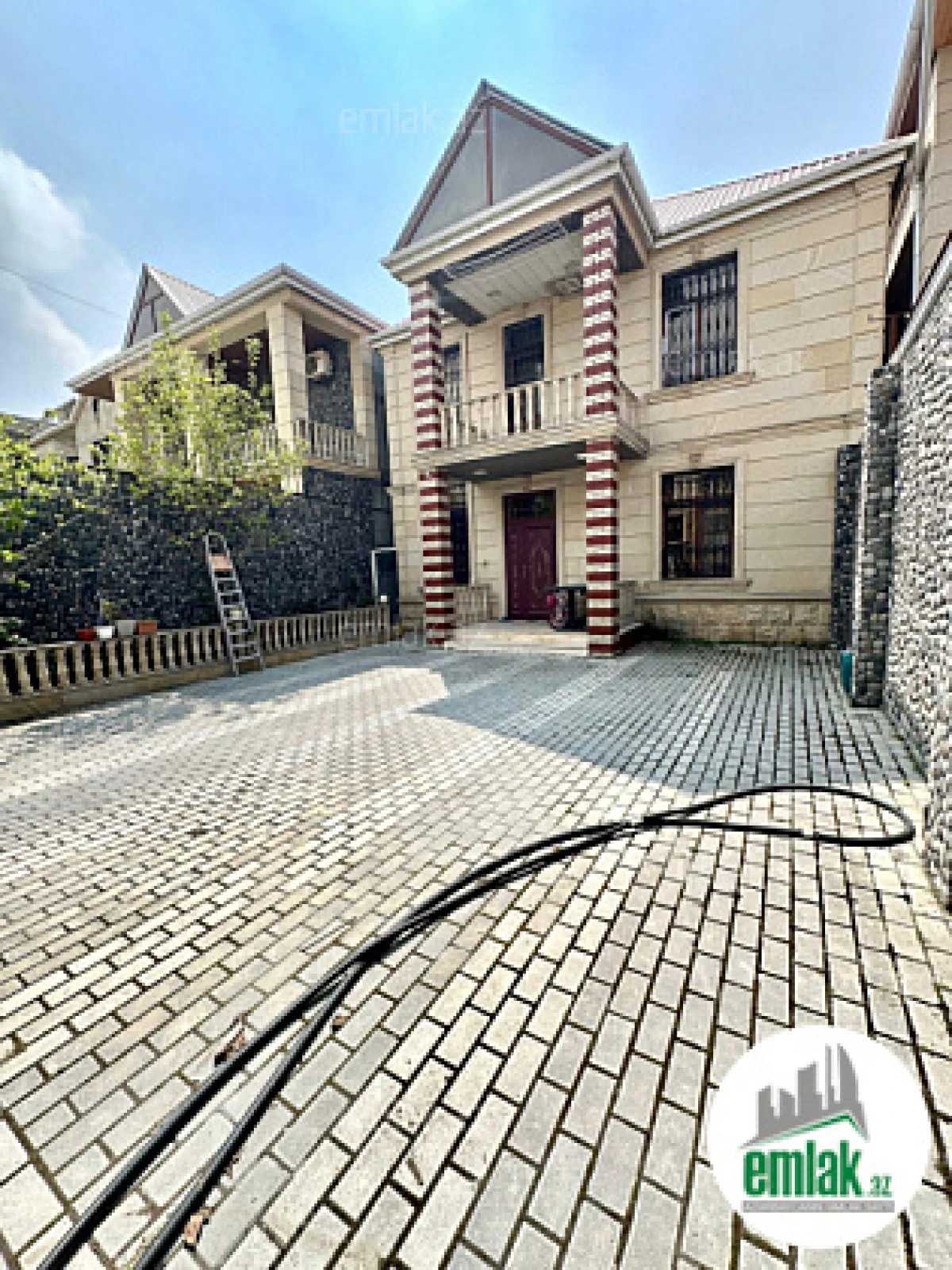Satılır 6 otaqlı həyət evi 180 m²
