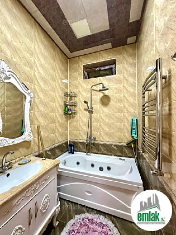 Satılır 6 otaqlı həyət evi 180 m²