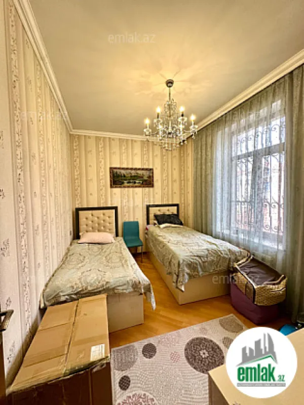 Satılır 6 otaqlı həyət evi 180 m²