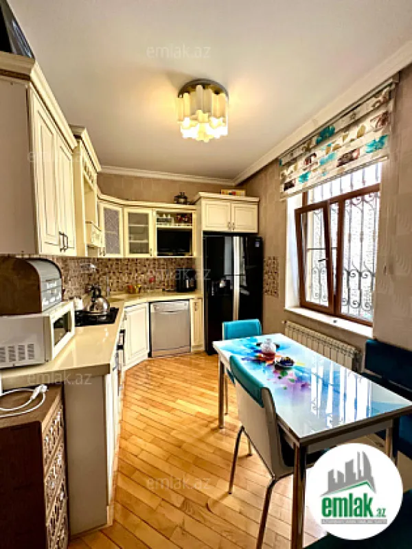 Satılır 6 otaqlı həyət evi 180 m²