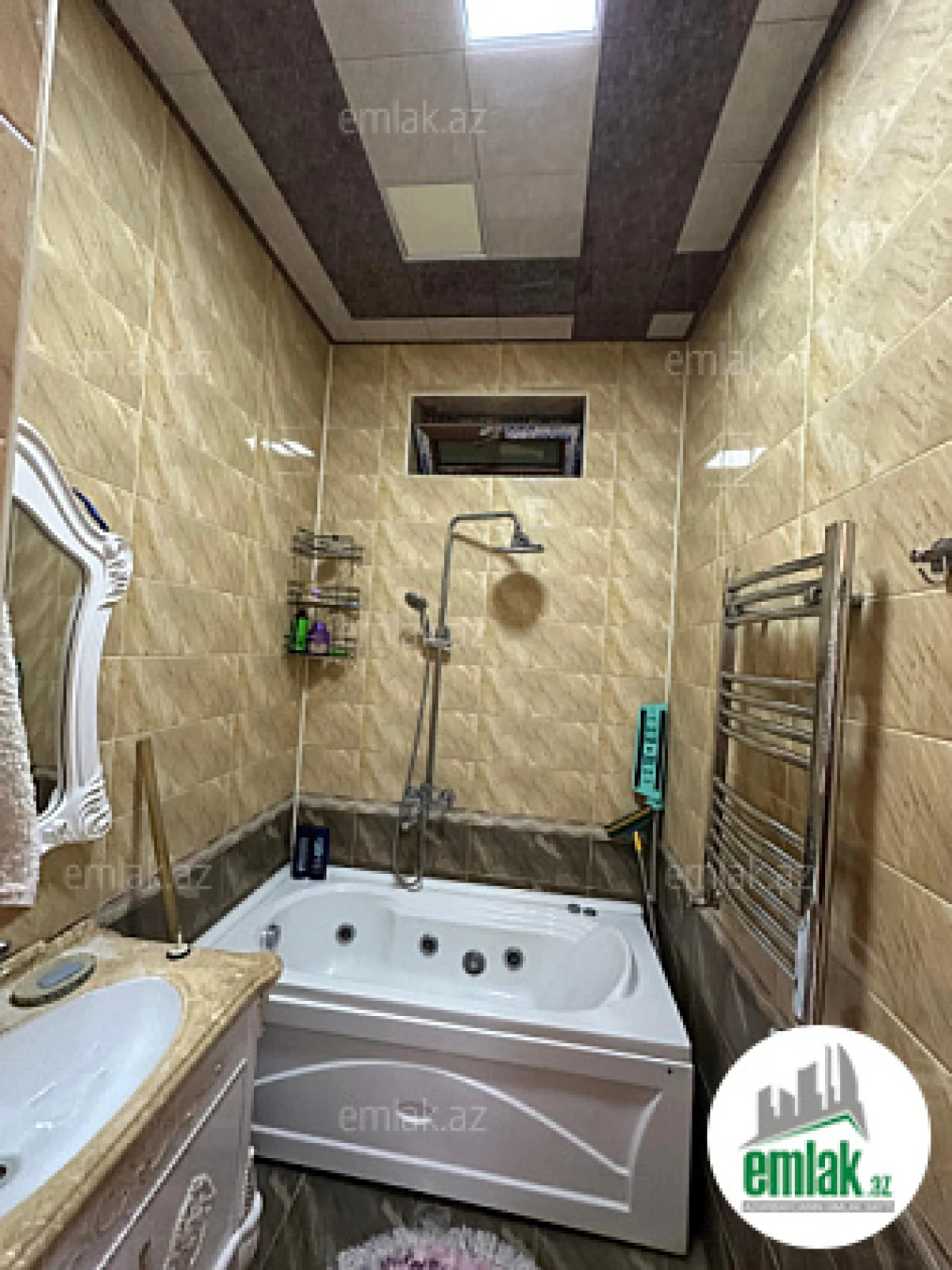 Satılır 6 otaqlı həyət evi 180 m²