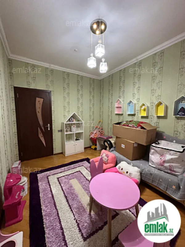 Satılır 6 otaqlı həyət evi 180 m²