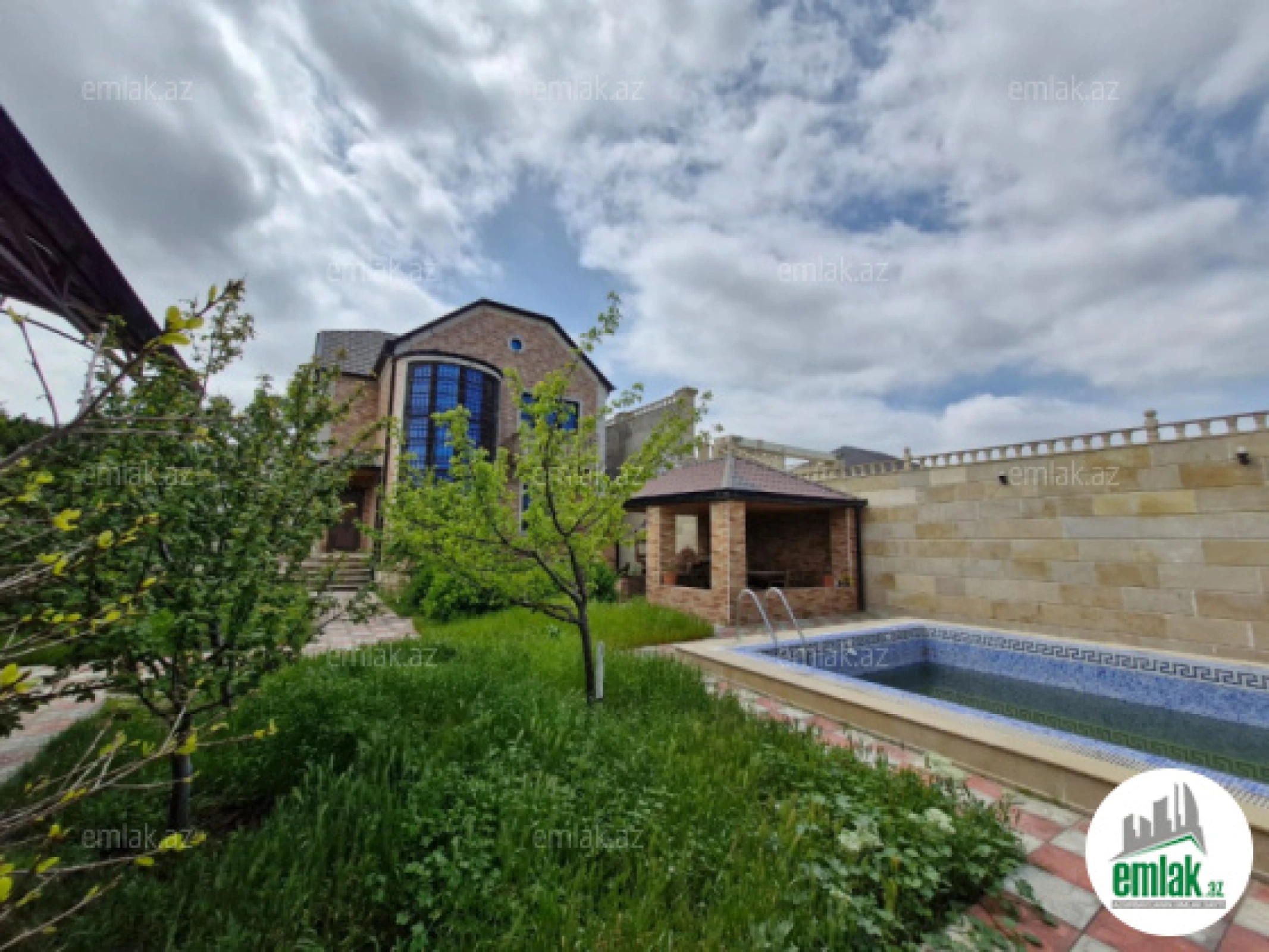 Satılır 5 otaqlı həyət evi 200 m²