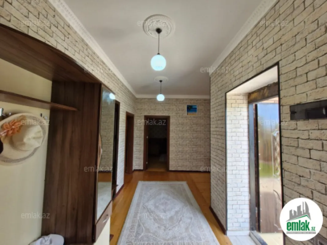 Satılır 5 otaqlı həyət evi 200 m²