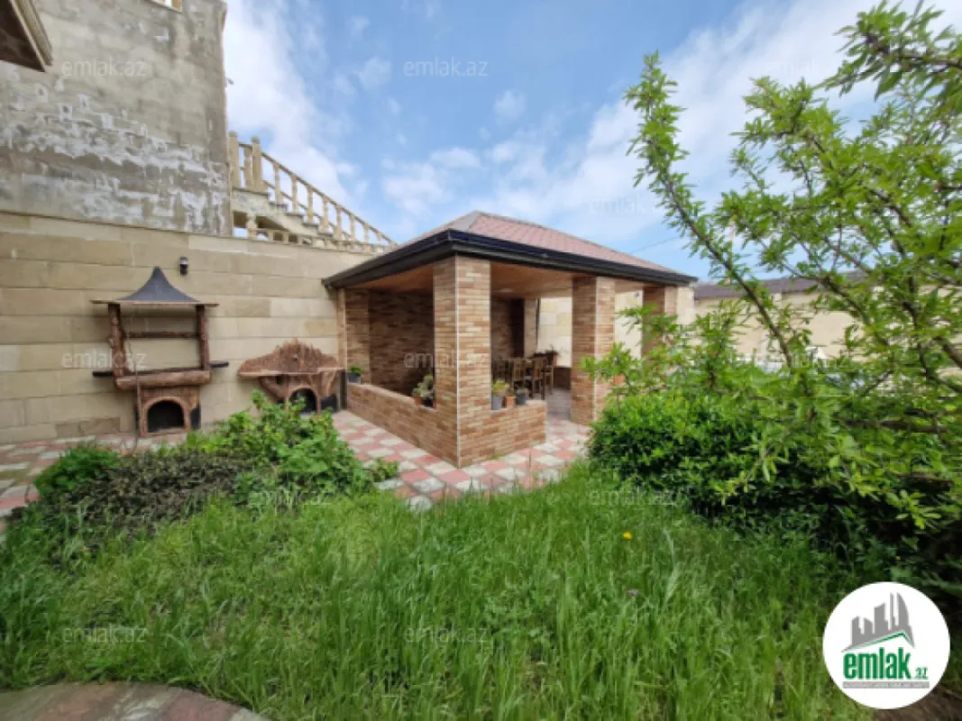 Satılır 5 otaqlı həyət evi 200 m²