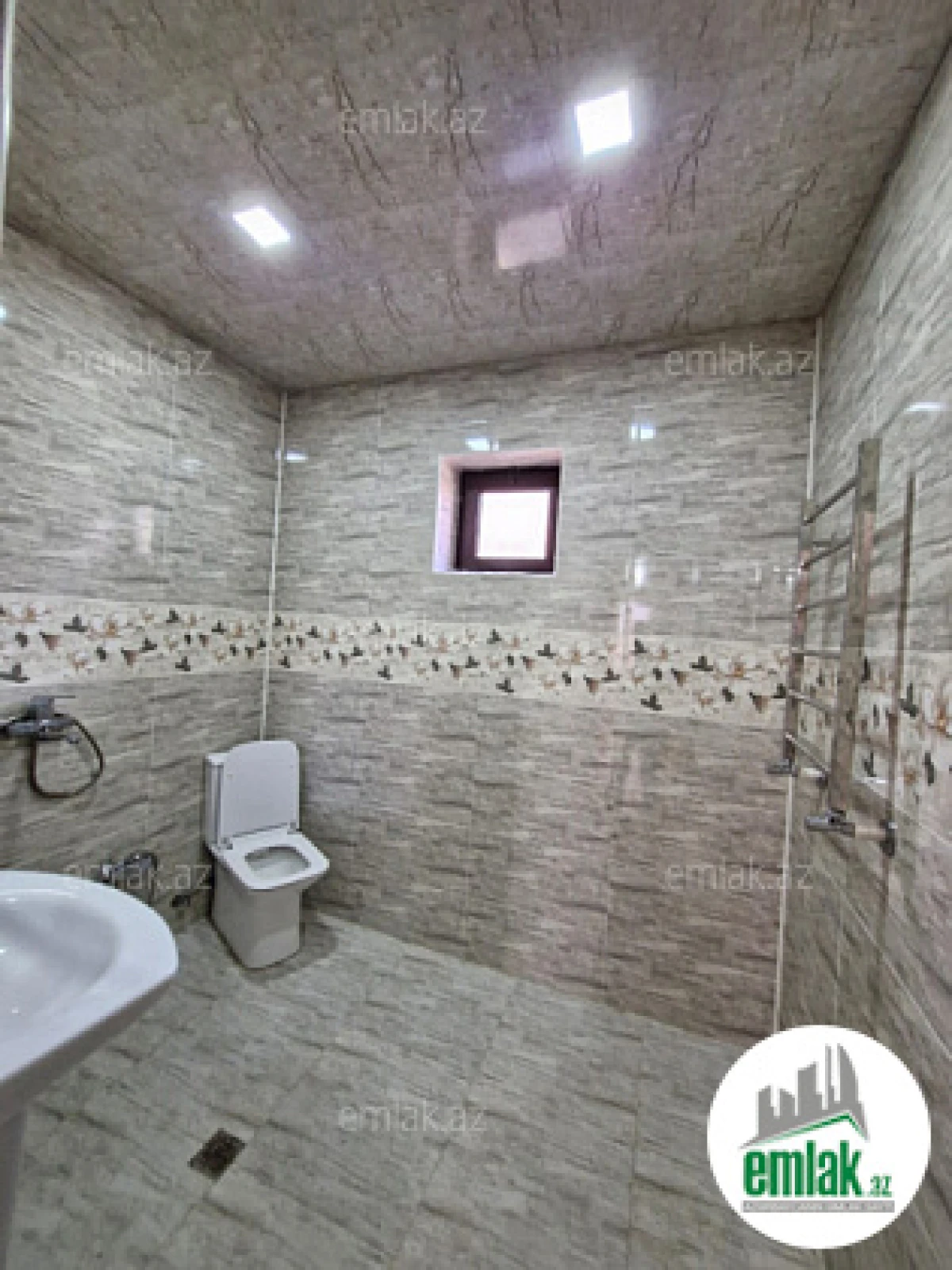 Satılır 5 otaqlı həyət evi 200 m²