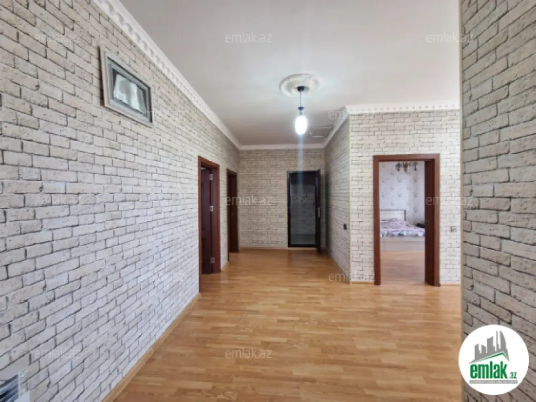 Satılır 5 otaqlı həyət evi 200 m²