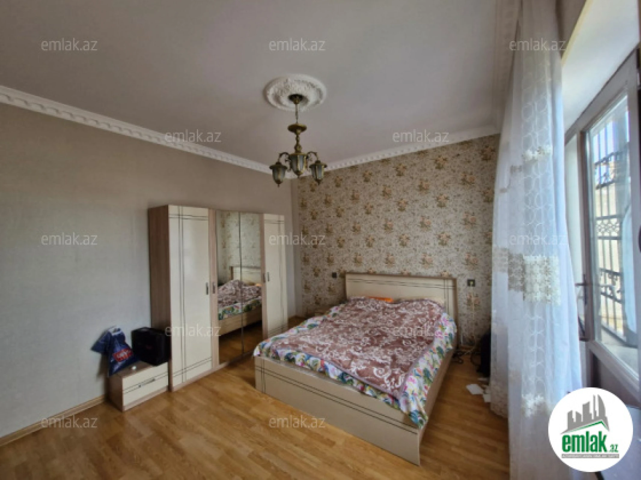 Satılır 5 otaqlı həyət evi 200 m²