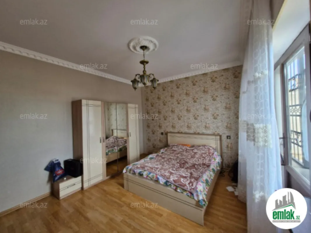 Satılır 5 otaqlı həyət evi 200 m²