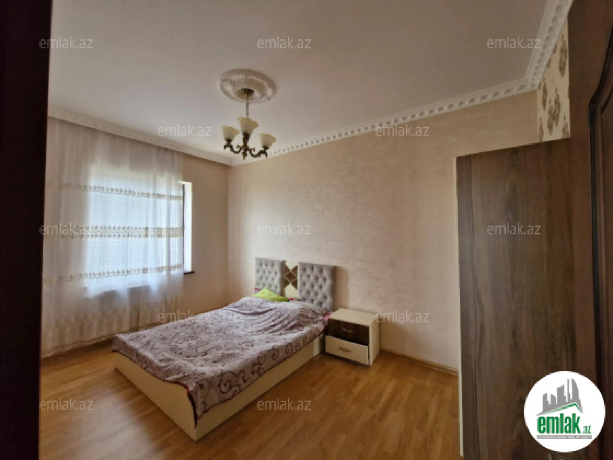 Satılır 5 otaqlı həyət evi 200 m²