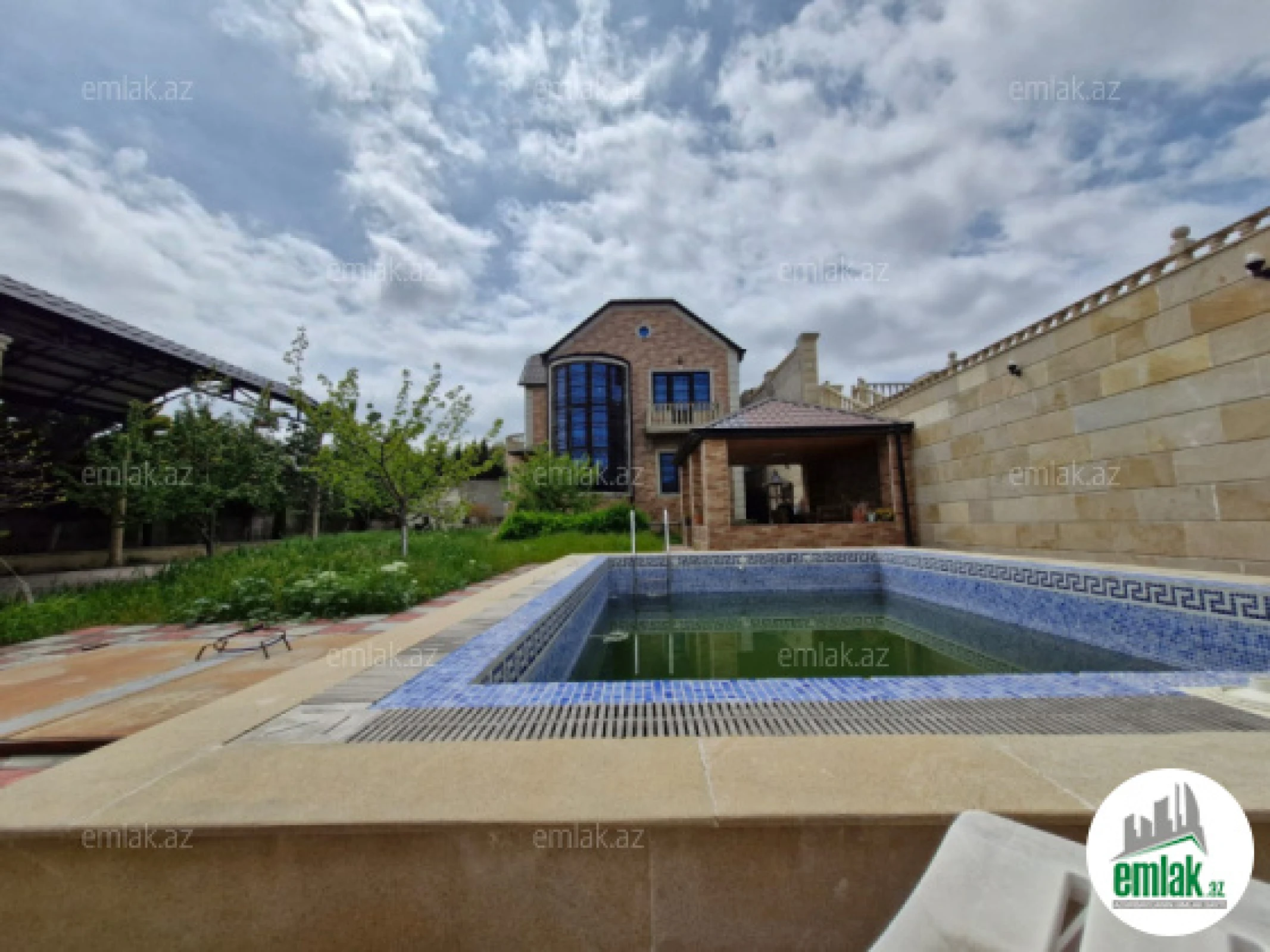 Satılır 5 otaqlı həyət evi 200 m²