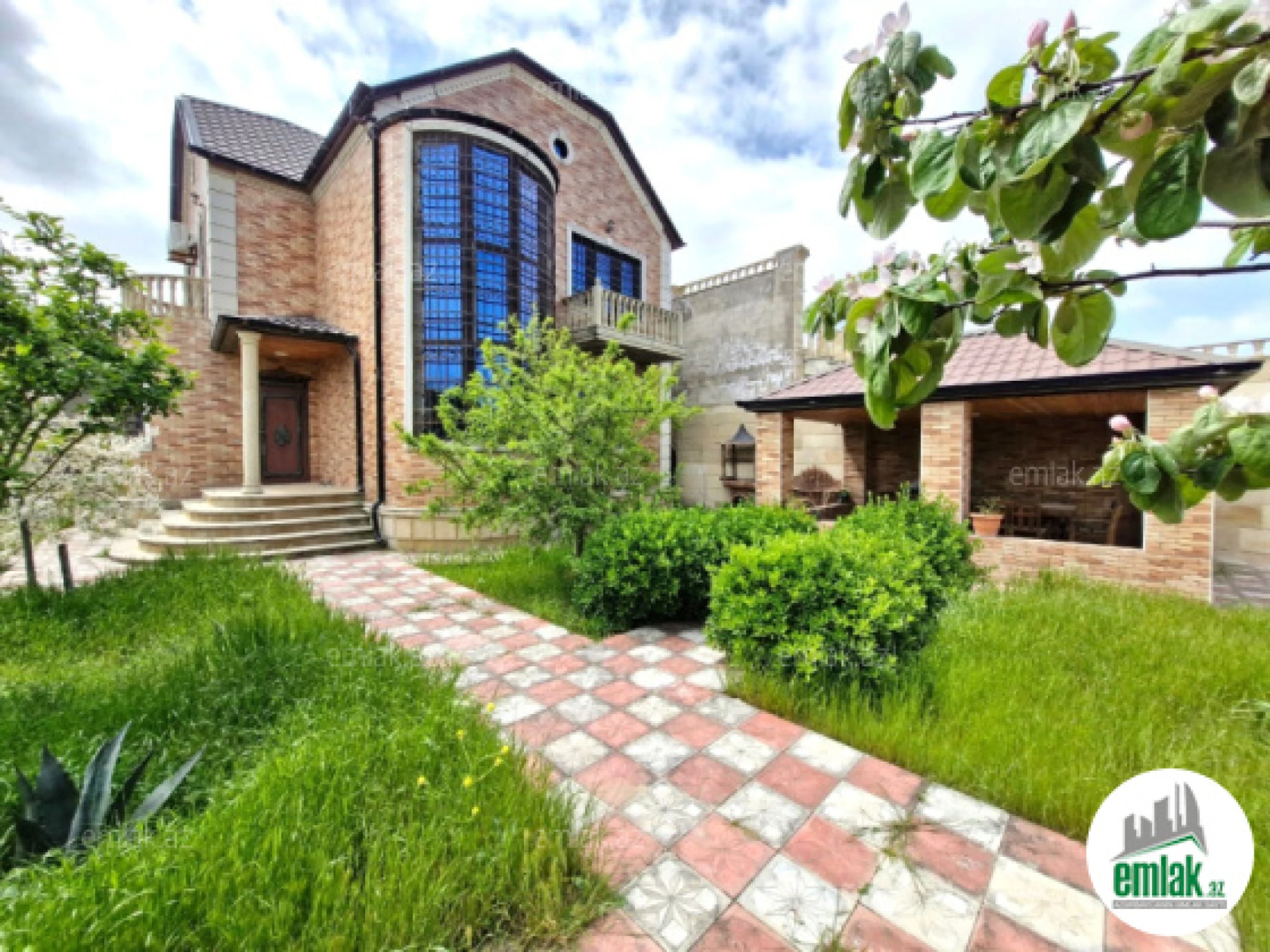 Satılır 5 otaqlı həyət evi 200 m²