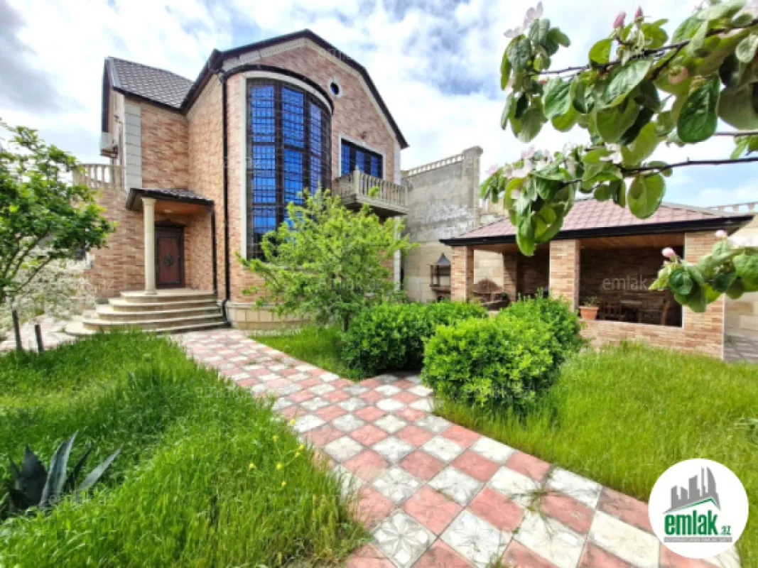 Satılır 5 otaqlı həyət evi 200 m²