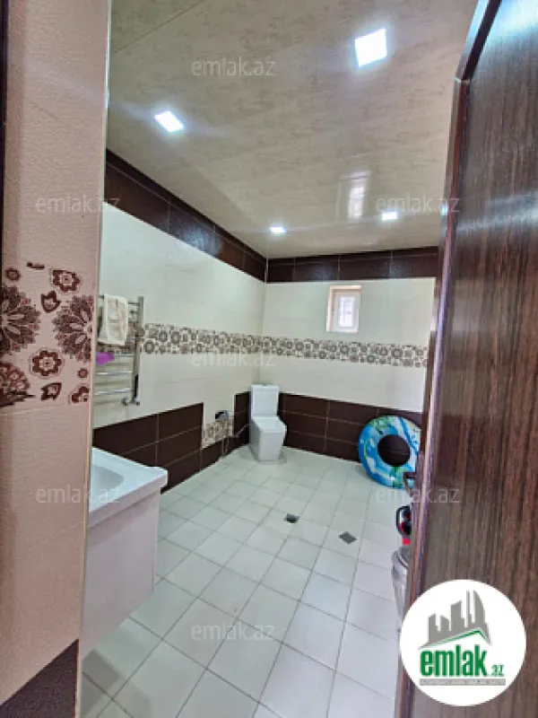Satılır 5 otaqlı həyət evi 200 m²
