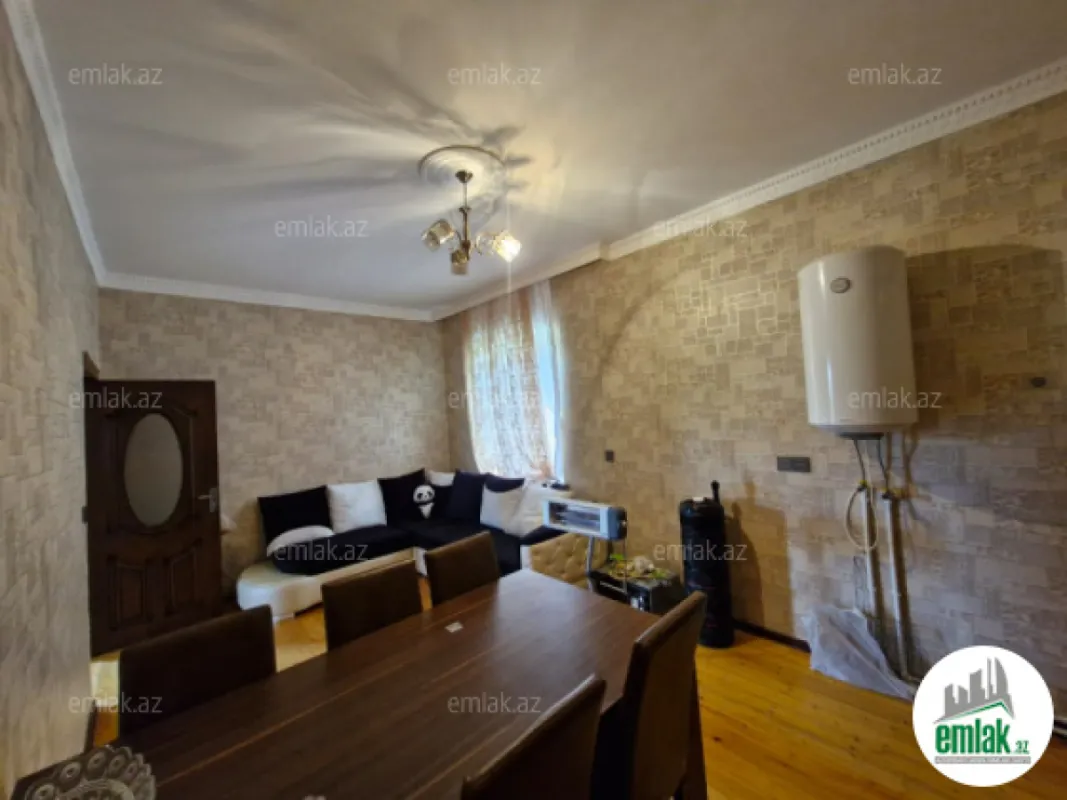 Satılır 5 otaqlı həyət evi 200 m²