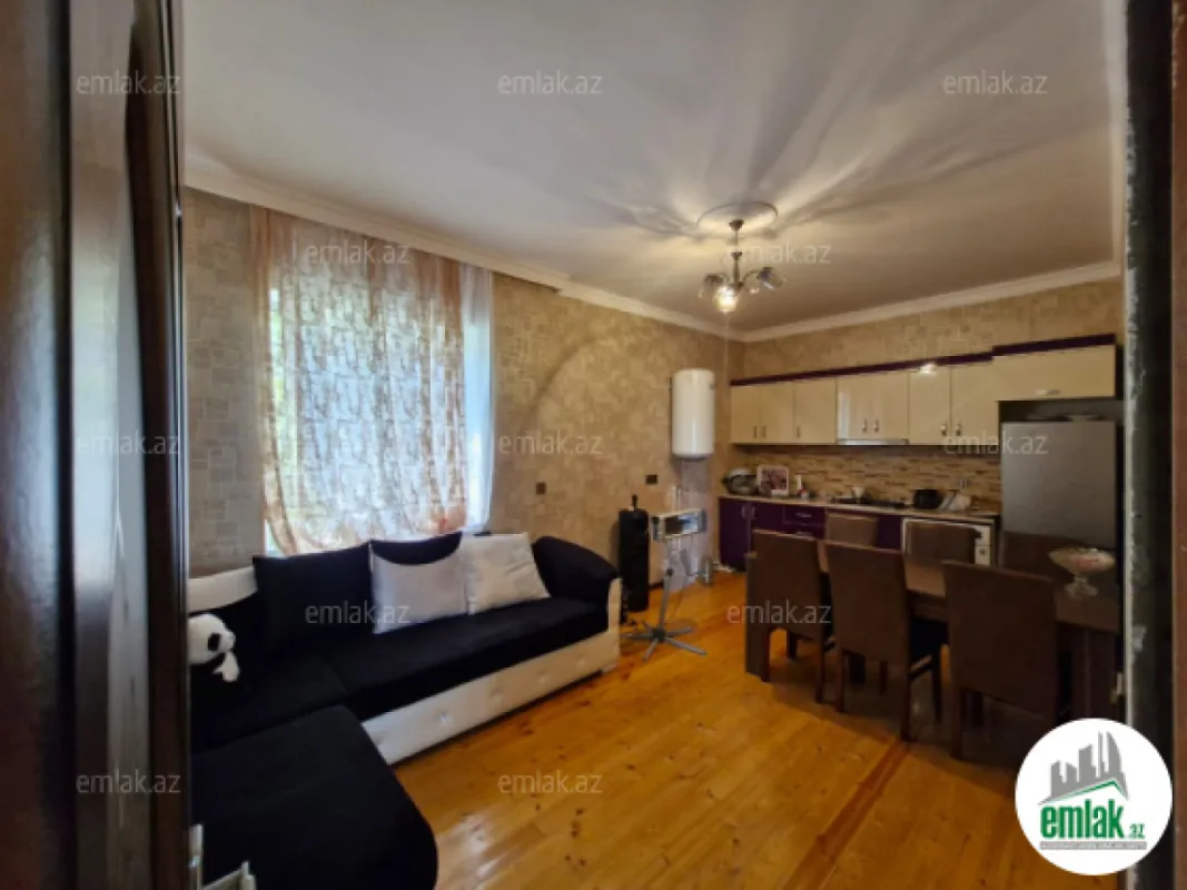 Satılır 5 otaqlı həyət evi 200 m²