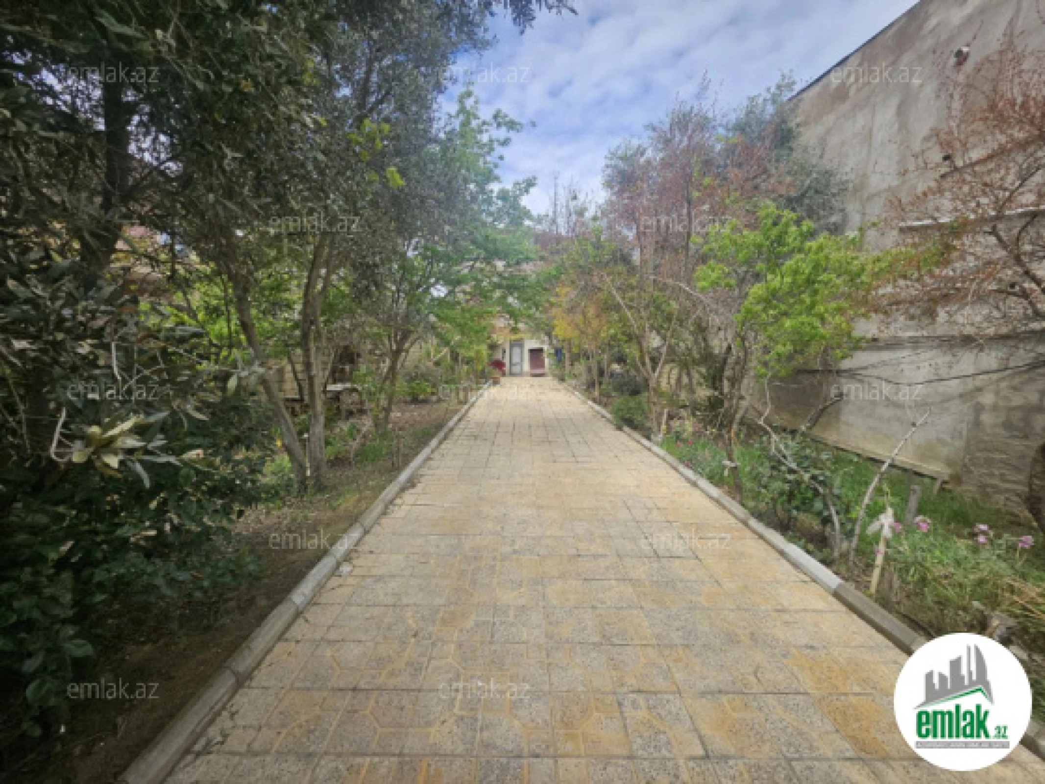 Satılır 5 otaqlı həyət evi 280 m²