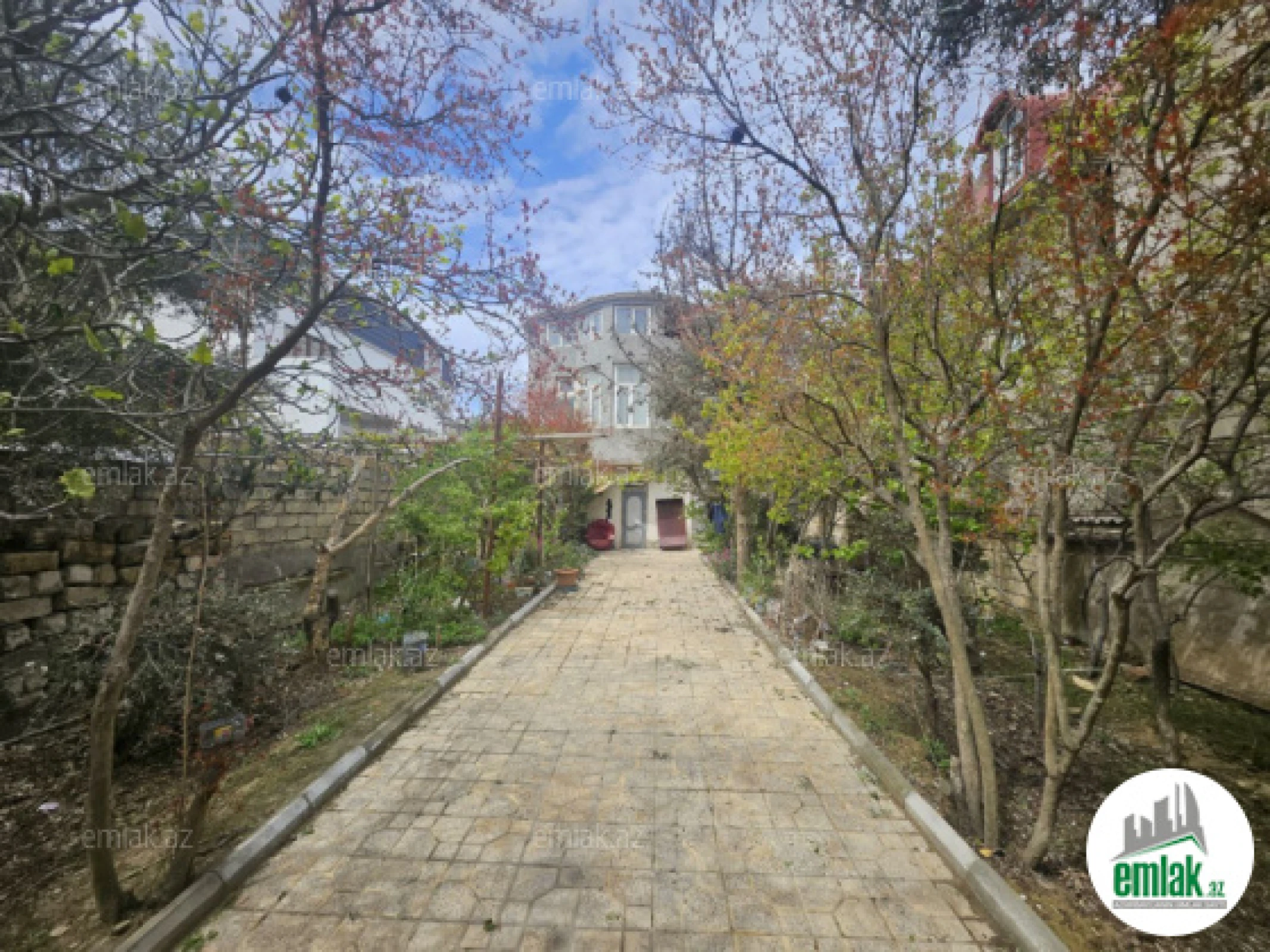 Satılır 5 otaqlı həyət evi 280 m²