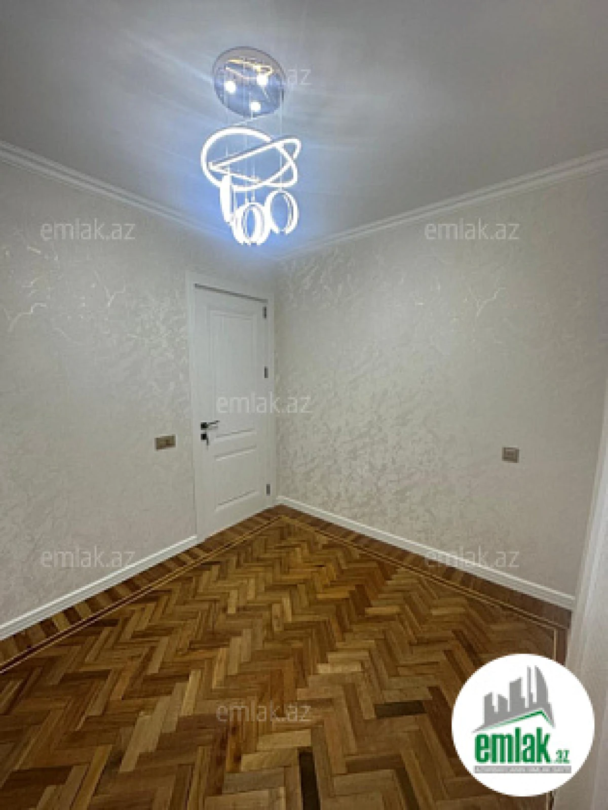 Satılır 3 otaqlı köhnə tikili 75 m²