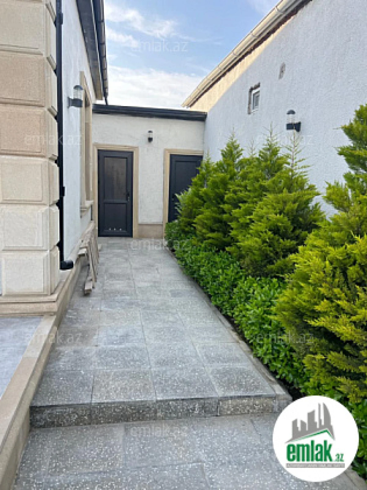 Satılır 4 otaqlı mənzil 110 m²