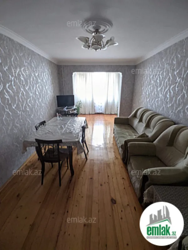 Satılır 4 otaqlı köhnə tikili 110 m²