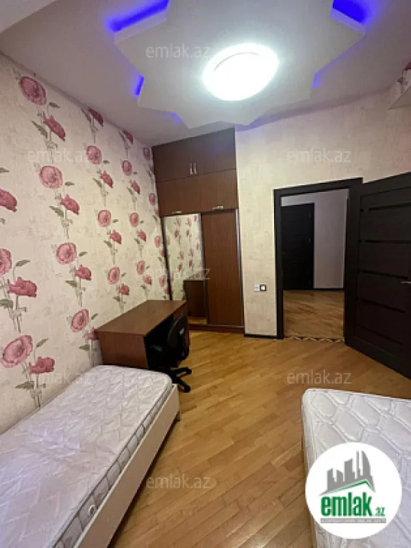 Satılır 4 otaqlı yeni tikili 140 m²