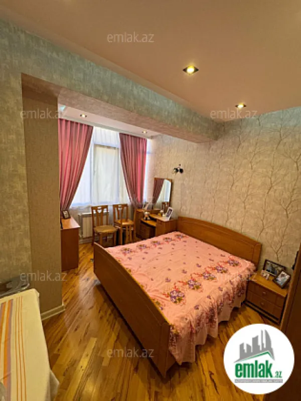 Satılır 4 otaqlı yeni tikili 135 m²